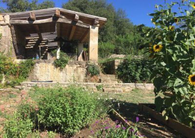Le lavoir du jardin du Domaine de l'Astic en Ardèche