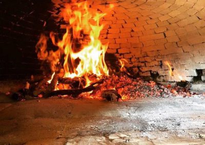 Flammes dans le four à pain du Domaine de l'Astic