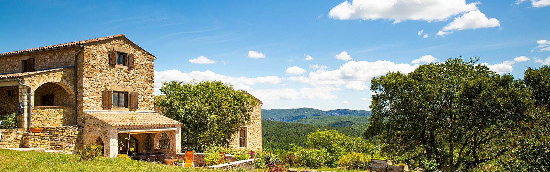 Vue du Domaine de l'Astic, gîtes en Ardèche