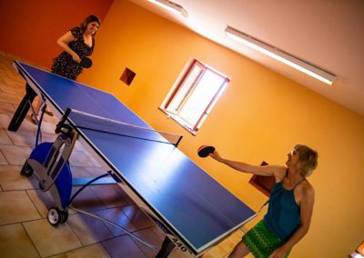Salle de jeux avec ping-pong au Domaine de l'Astic en Ardèche
